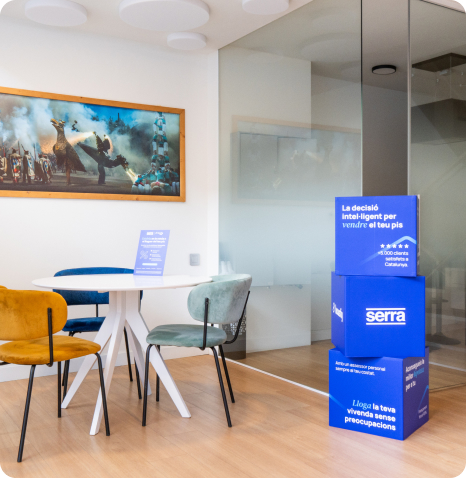 Equipo de Serra asesorando en la venta de un inmueble